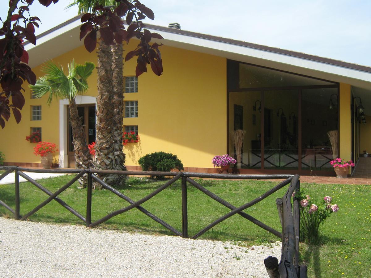 B & B Oasi Rosciano  Buitenkant foto