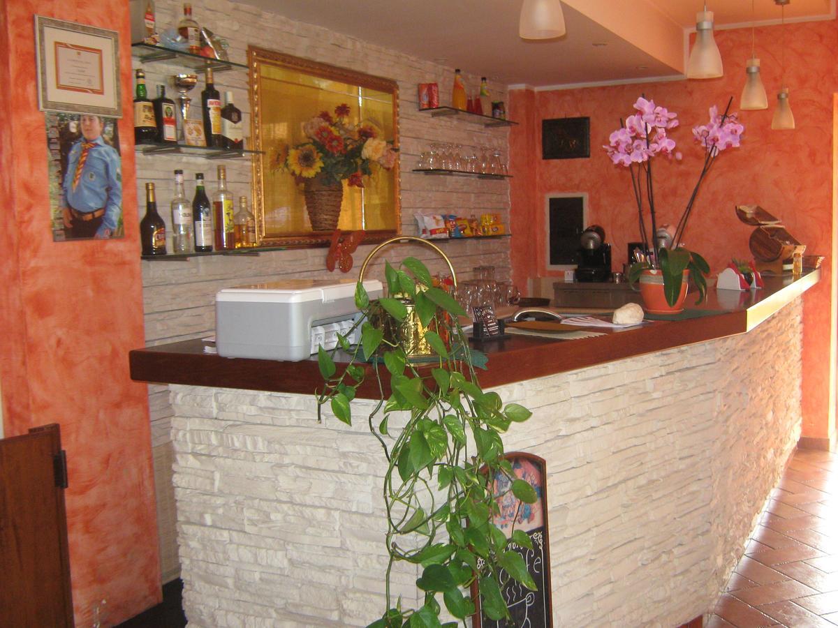 B & B Oasi Rosciano  Buitenkant foto