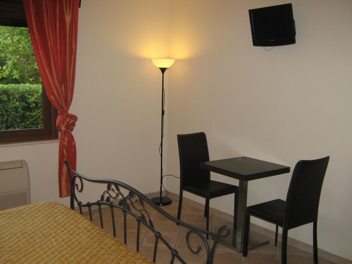 B & B Oasi Rosciano  Buitenkant foto