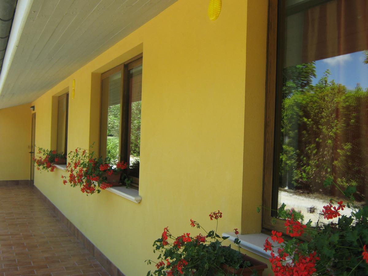 B & B Oasi Rosciano  Buitenkant foto