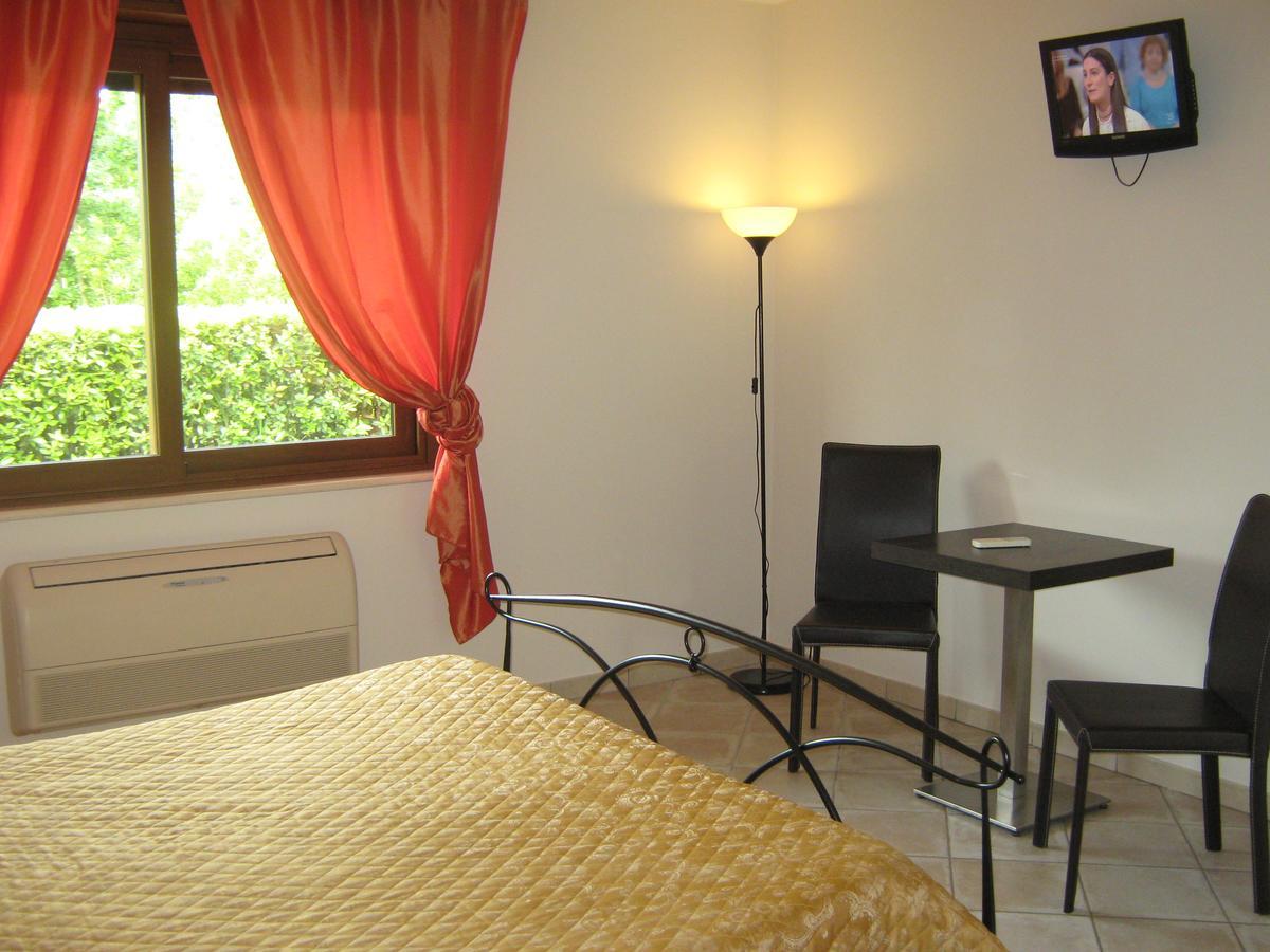 B & B Oasi Rosciano  Buitenkant foto