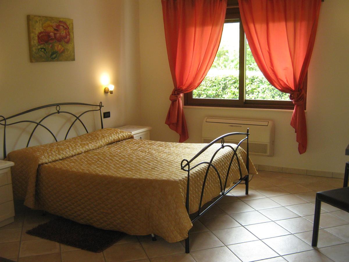 B & B Oasi Rosciano  Buitenkant foto